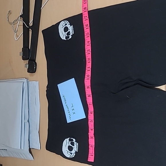 Sourpuss Skull Capri - Picture 6 of 9